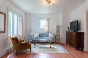 Bright and spacious 2 bedroom home!